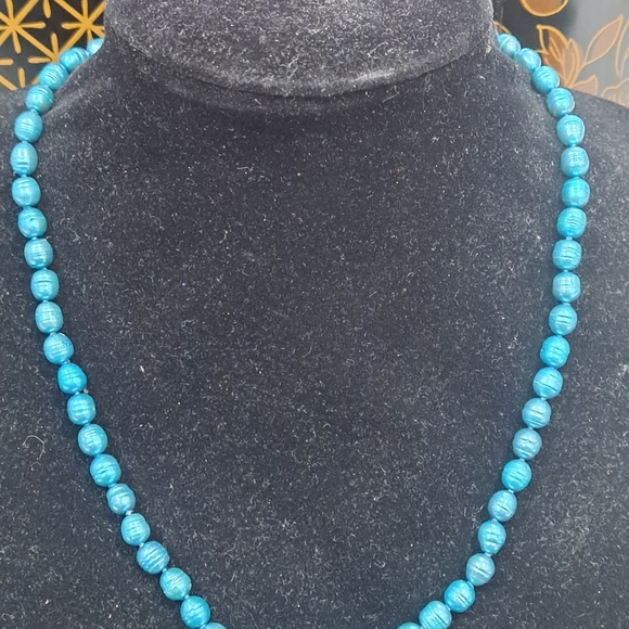 Vintage Dyed Cyan Blue Pearl necklace size Potato  Pearls 6mm- 10.5 mn - Picture 6 of 12
